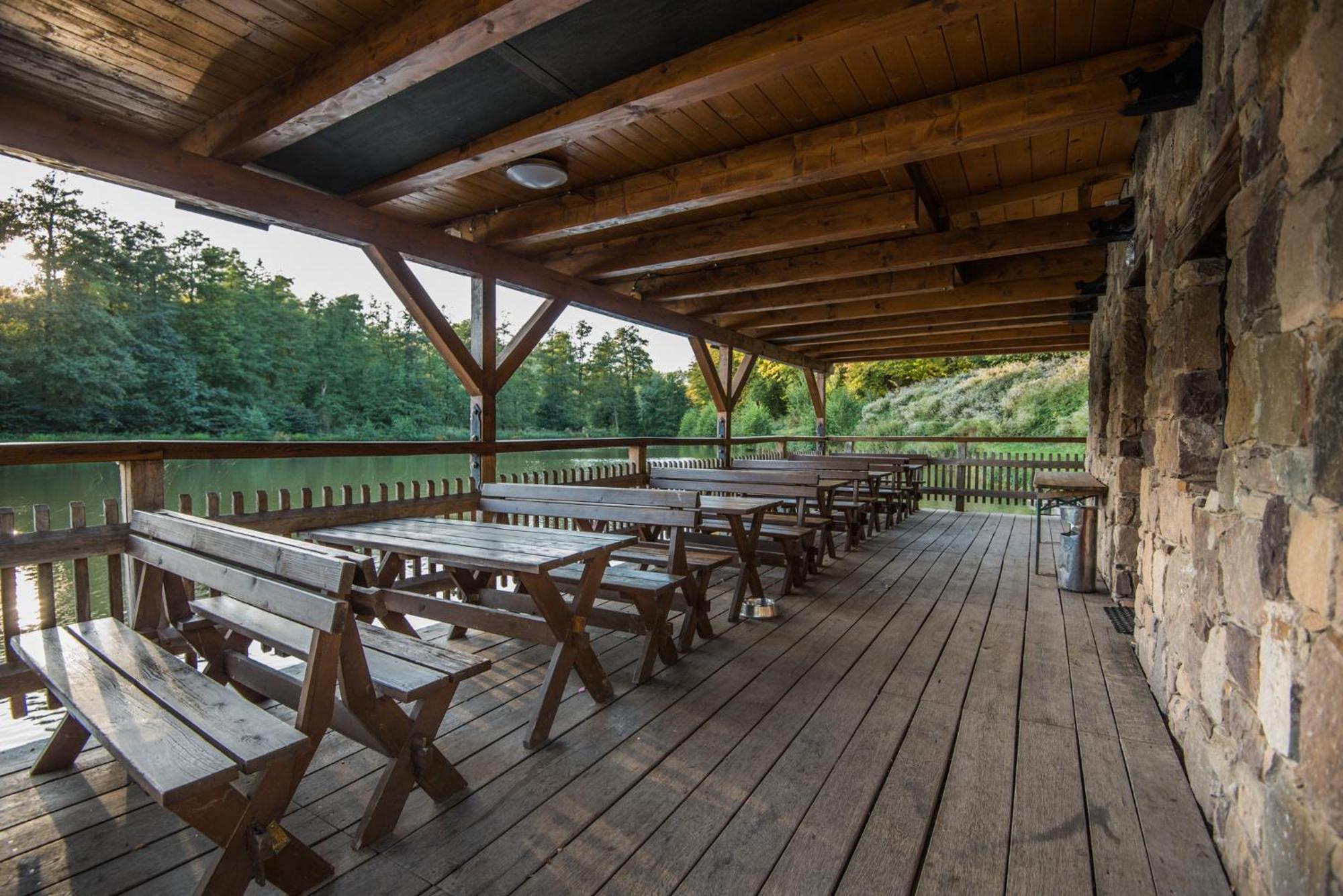 Porcuv Mlyn Hotel Bykovice Buitenkant foto