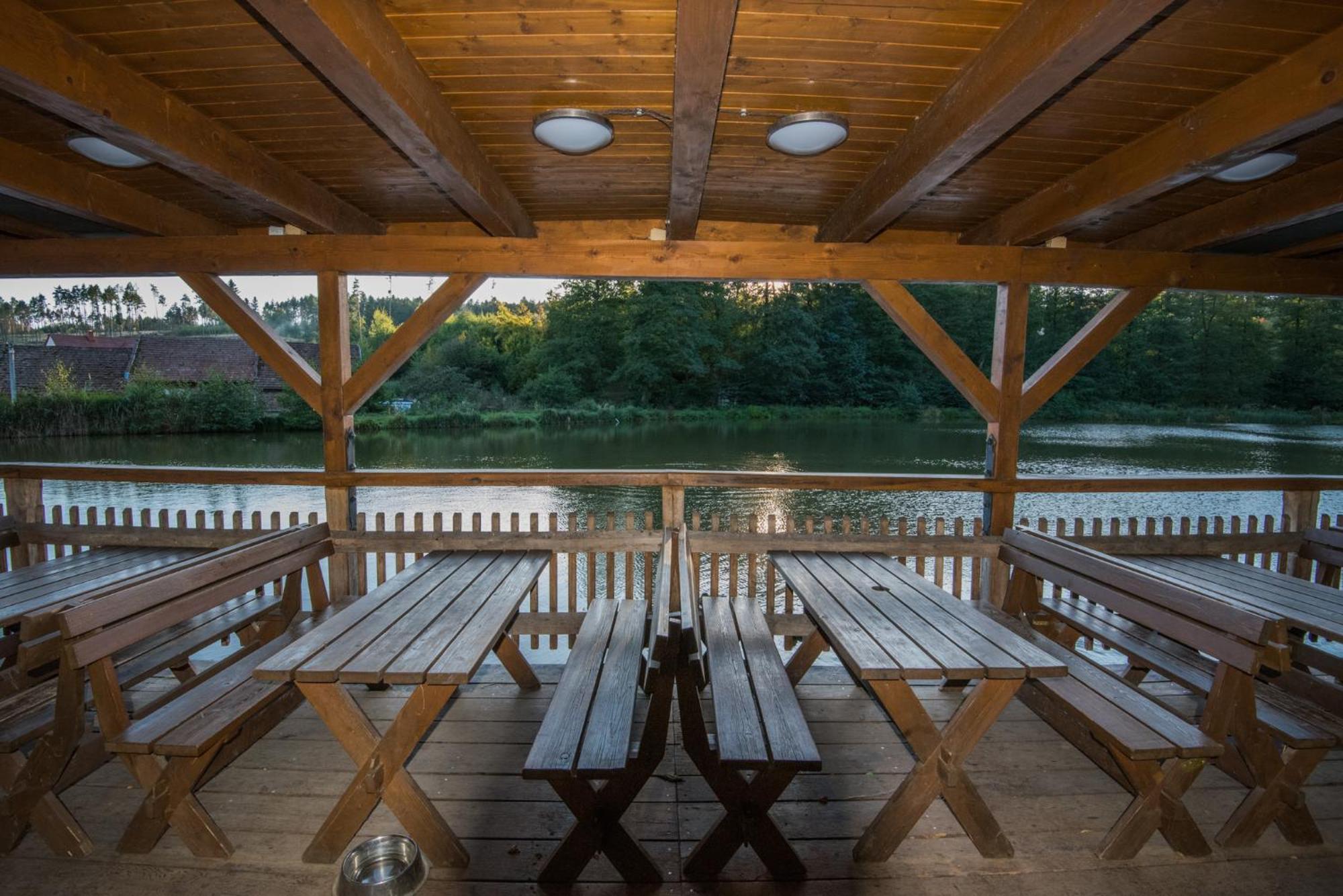 Porcuv Mlyn Hotel Bykovice Buitenkant foto