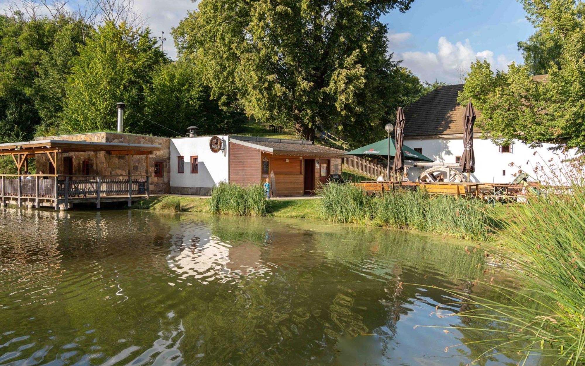 Porcuv Mlyn Hotel Bykovice Buitenkant foto