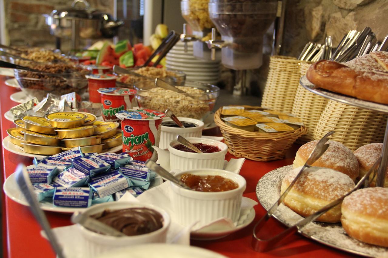 Porcuv Mlyn Hotel Bykovice Buitenkant foto